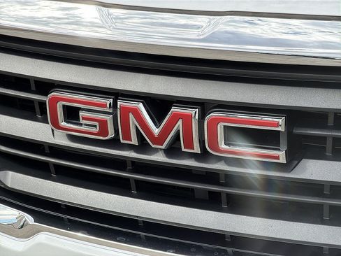 Used 2023 GMC Terrain SLE FWD image 29