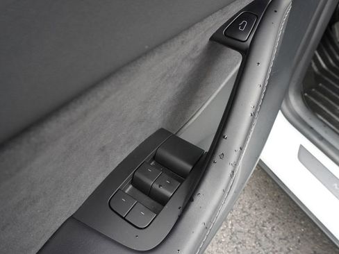 Used 2021 Tesla Model Y Long Range image 18