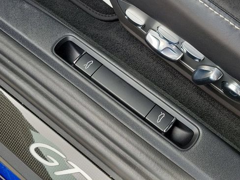 Certified 2020 Porsche 718 Cayman GT4 RWD image 24