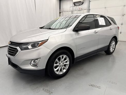 Used 2018 Chevrolet Equinox LS FWD image 3