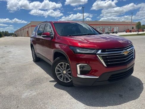 Used 2023 Chevrolet Traverse LT image 1