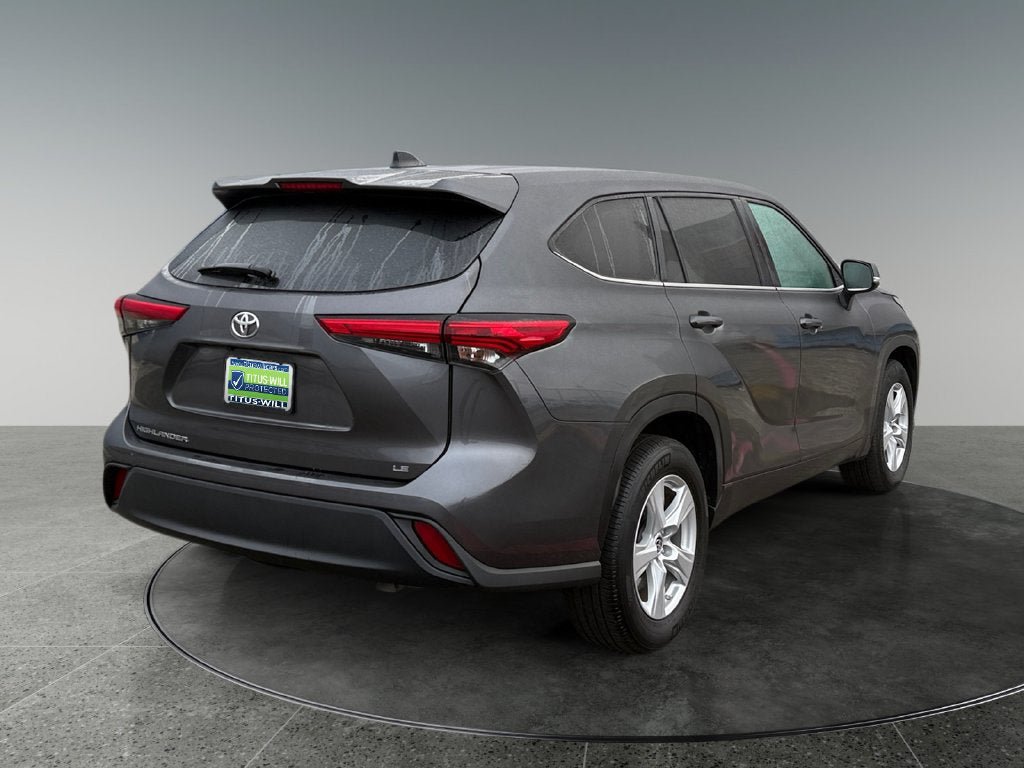 Used 2023 Toyota Highlander LE FWD image 9