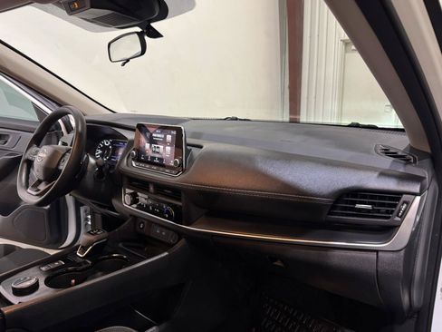 Used 2025 Nissan Rogue S AWD/4WD image 10