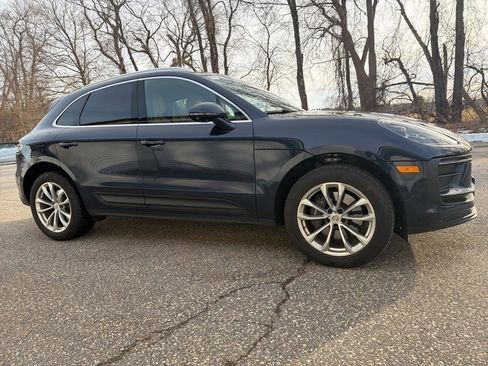 Used 2022 Porsche Macan image 2