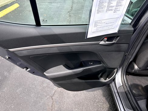 Used 2019 Hyundai Elantra SE w/ Cargo Package image 30