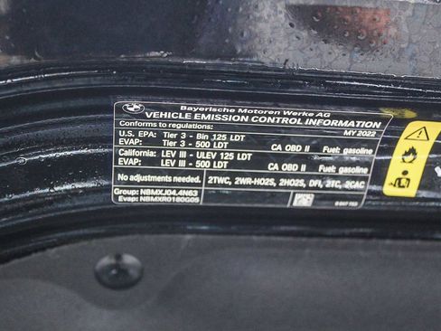 Used 2022 BMW X7 M50i w/ Dynamic Handling Package image 41