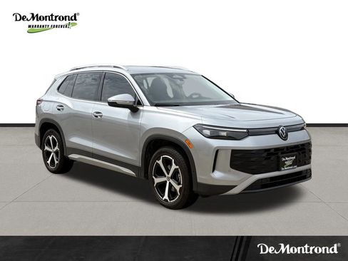Used 2025 Volkswagen Tiguan SE FWD image 3