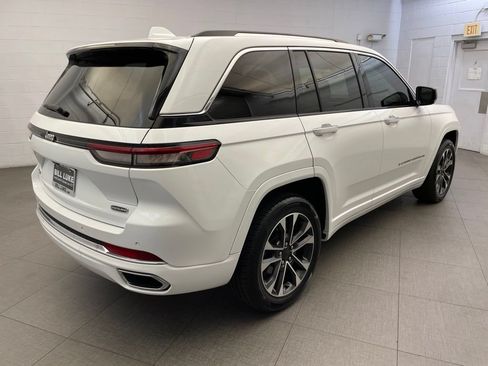 Certified 2022 Jeep Grand Cherokee Overland AWD/4WD image 7