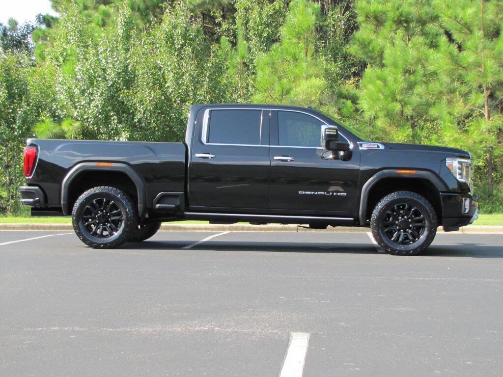 Used 2023 GMC Sierra 3500 Denali w/ Denali Black Diamond Edition AWD/4WD image 4