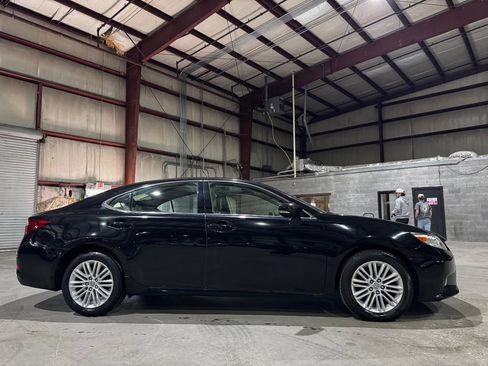 Used 2015 Lexus ES 350 w/ Luxury Package image 4