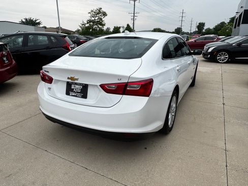 Used 2017 Chevrolet Malibu LT image 4