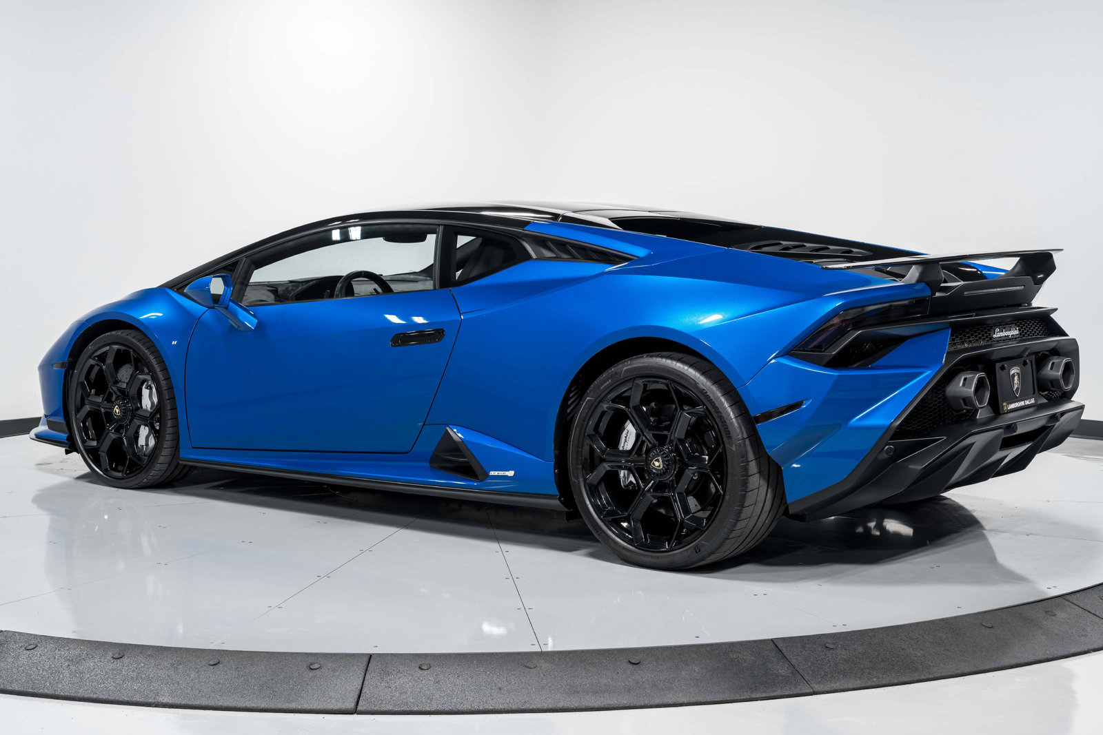 Used 2023 Lamborghini Huracan Tecnica RWD image 5