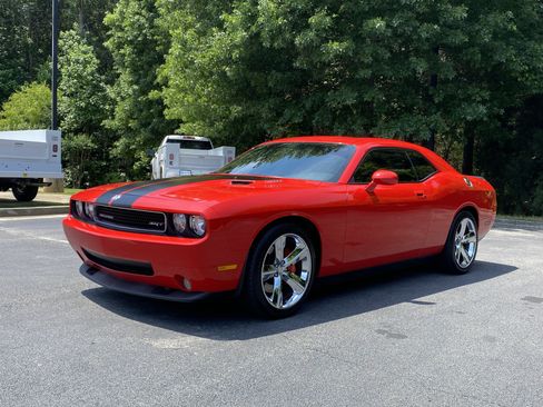 Used 2009 Dodge Challenger SRT8 w/ SRT Option Group II RWD image 5