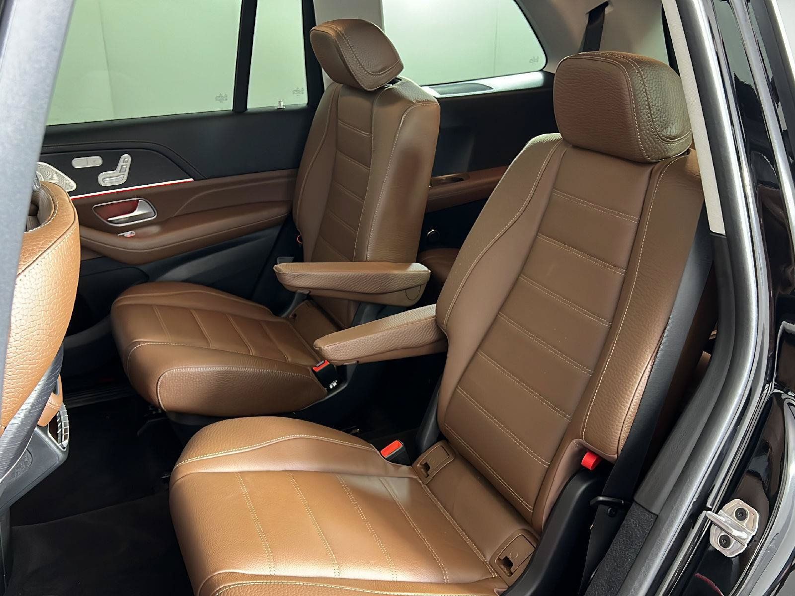 Used 2024 Mercedes-Benz GLS 580 4MATIC image 4