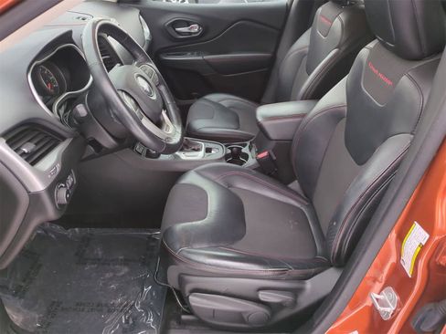 Used 2015 Jeep Cherokee Trailhawk w/ Cold Weather Group image 16