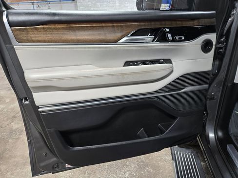 Used 2022 Jeep Grand Wagoneer Series II w/ Premium Group II AWD/4WD image 7
