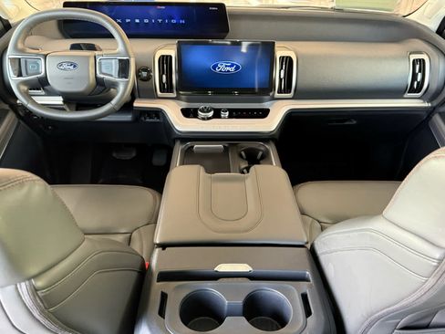 Certified 2025 Ford Expedition Active AWD/4WD image 19