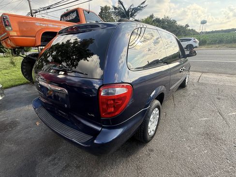 Used 2003 Chrysler Town & Country LX image 4