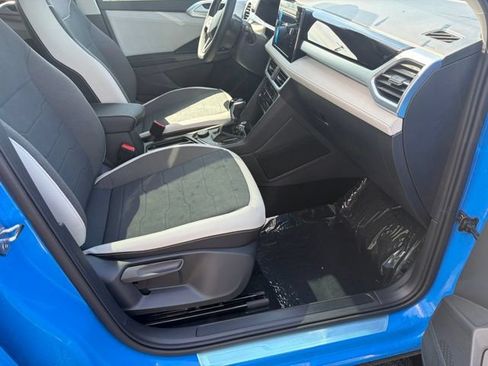 New 2026 Volkswagen Taos SE AWD/4WD image 30