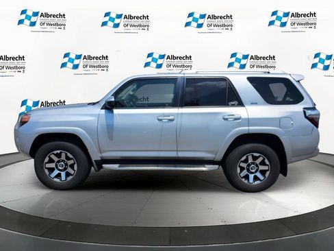 Used 2015 Toyota 4Runner SR5 AWD/4WD image 2