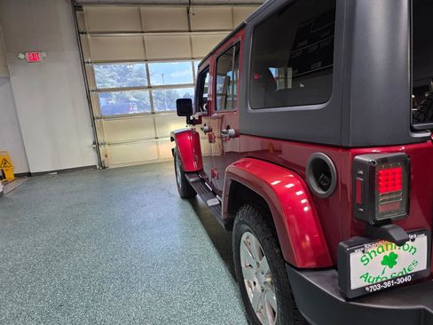 Used 2012 Jeep Wrangler Unlimited Sahara w/ Max Tow Pkg AWD/4WD image 10