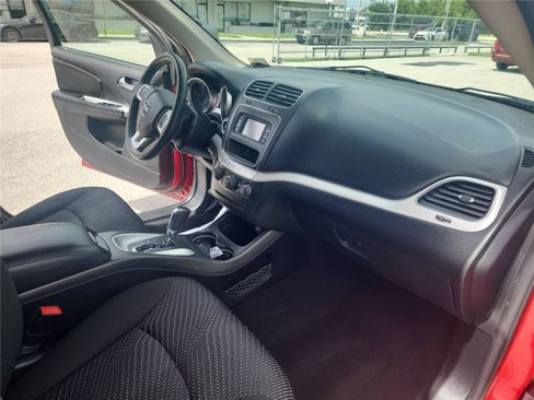Used 2019 Dodge Journey SE w/ Connectivity Group FWD image 24