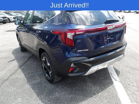 Used 2024 Kia Seltos EX AWD/4WD image 5
