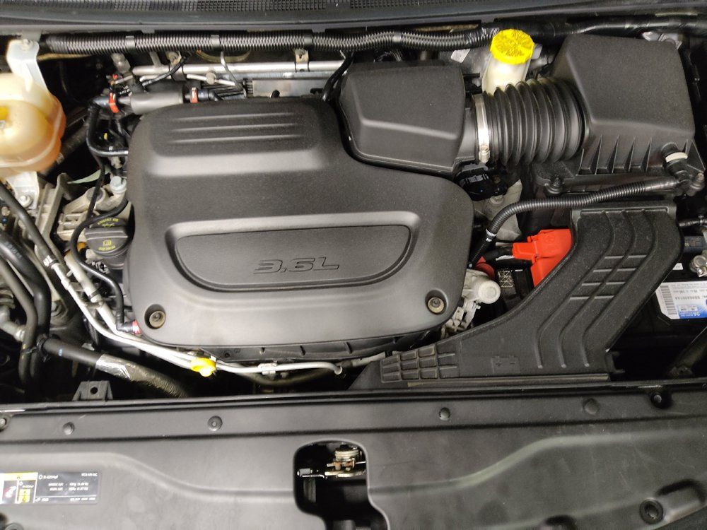 Used 2022 Chrysler Voyager LX FWD image 30