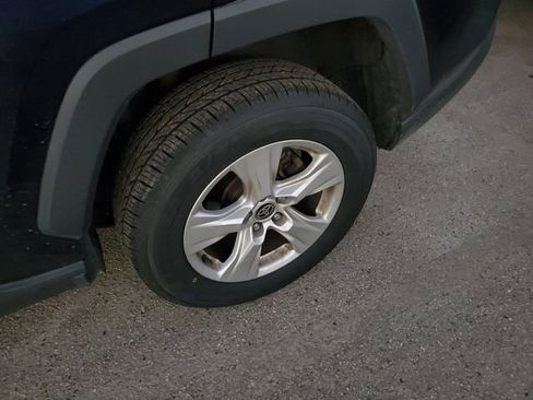 Used 2021 Toyota RAV4 XLE image 9