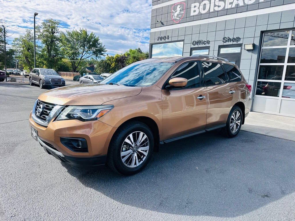 Used 2017 Nissan Pathfinder SL w/ SL Tech Package AWD/4WD image 3