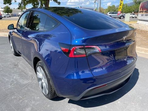 Used 2024 Tesla Model Y Long Range AWD/4WD image 29