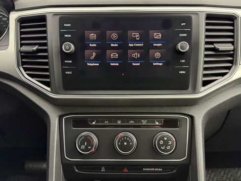 Used 2018 Volkswagen Atlas SE image 17