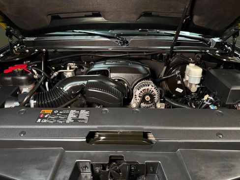 Used 2013 Chevrolet Avalanche LTZ AWD/4WD image 38