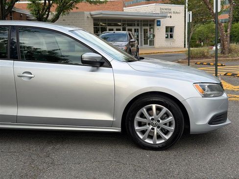 Used 2012 Volkswagen Jetta SE FWD image 5
