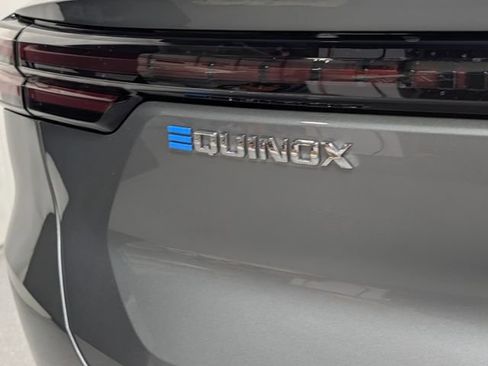 Used 2024 Chevrolet Equinox EV LT FWD image 4