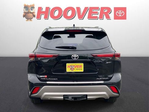 New 2026 Toyota Highlander Platinum AWD/4WD image 3