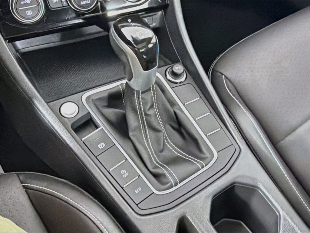 Used 2024 Volkswagen Jetta SE w/ Panoramic Sunroof Package FWD image 15