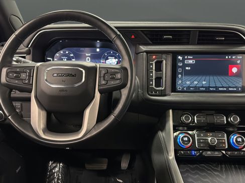 Used 2023 GMC Yukon XL Denali AWD/4WD image 10