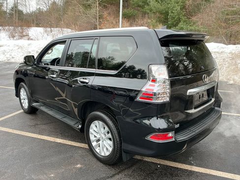 Used 2021 Lexus GX 460 w/ Accessory Package image 3