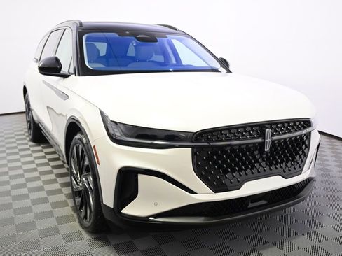 New 2026 Lincoln Nautilus Reserve image 9