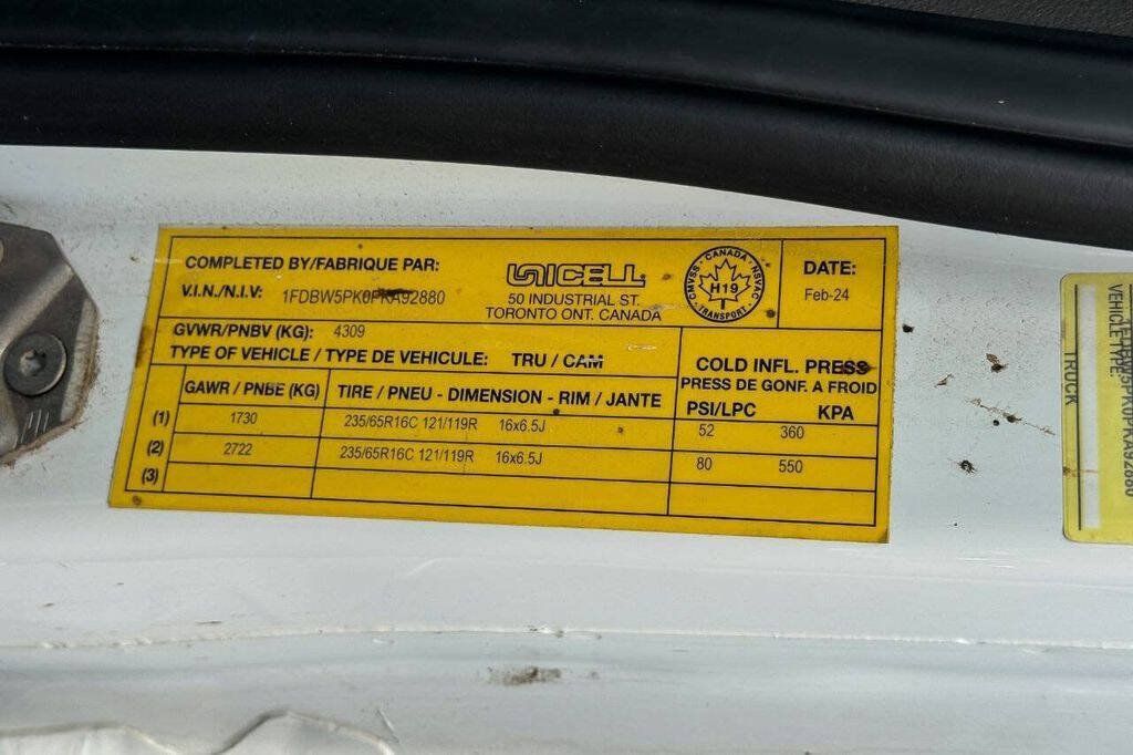 Used 2023 Ford E-Transit RWD image 23