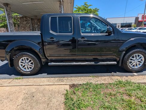 Used 2016 Nissan Frontier SV w/ SV Value Truck Package AWD/4WD image 8