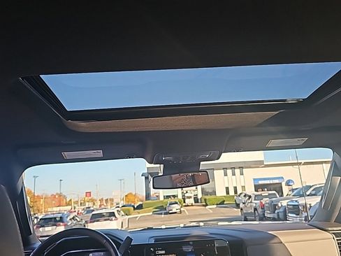 Used 2024 GMC Sierra 2500 SLT w/ SLT Premium Package image 16