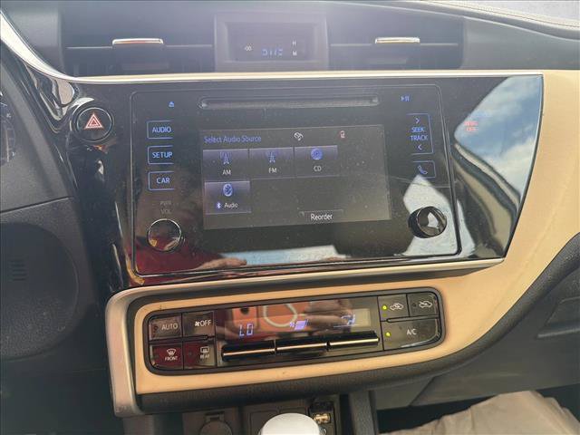 Used 2018 Toyota Corolla LE w/ Carpet Mat Package (TMS) FWD image 18