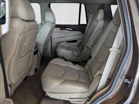 Used 2015 Cadillac Escalade Luxury image 18
