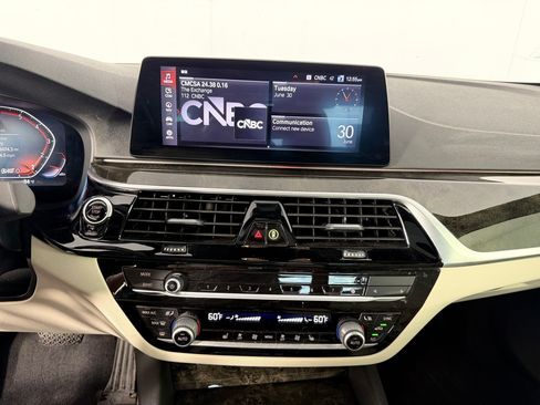 Used 2020 BMW 530i w/ Convenience Package RWD image 18