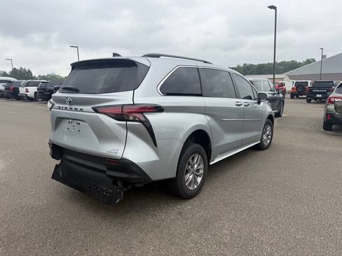 Used 2022 Toyota Sienna XLE FWD image 6