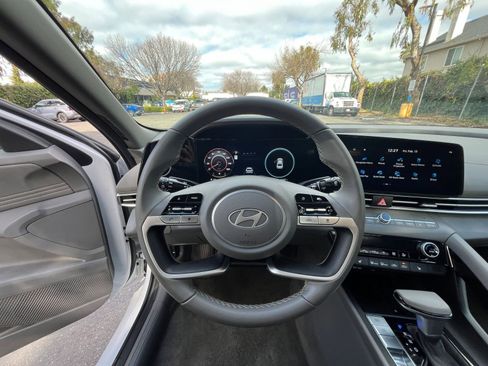 Used 2025 Hyundai Elantra SEL image 35