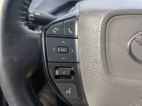 Used 2024 Toyota Prius XLE AWD/4WD image 28