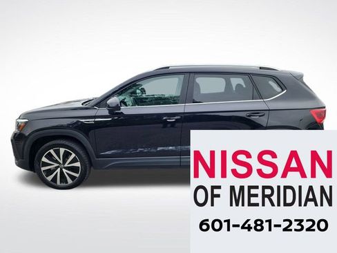 Used 2024 Volkswagen Taos SE image 2